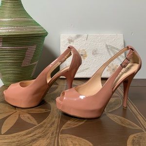 💕 Guess peep toe heels 💕